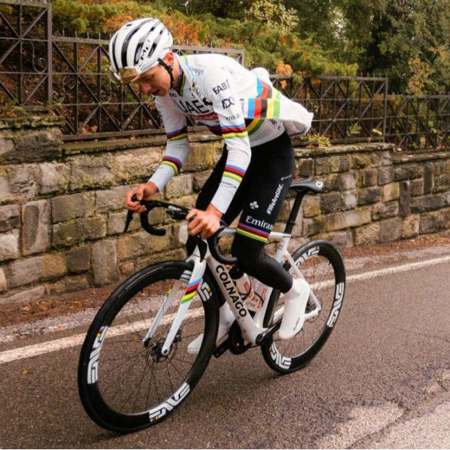 Heren Fietskleding Team UAE 2024 Pissei Shirt met Lange Mouwen - Wereldkampioen Heren Fietskleding Team UAE 2024 Pissei Shirt met Lange Mouwen - Wereldkampioen